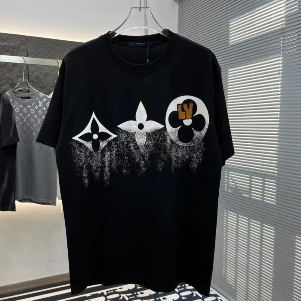 999 Words of Style: A Brief History of Fashion and the Rise of Men’s Luxury&nbsp;T-Shirts